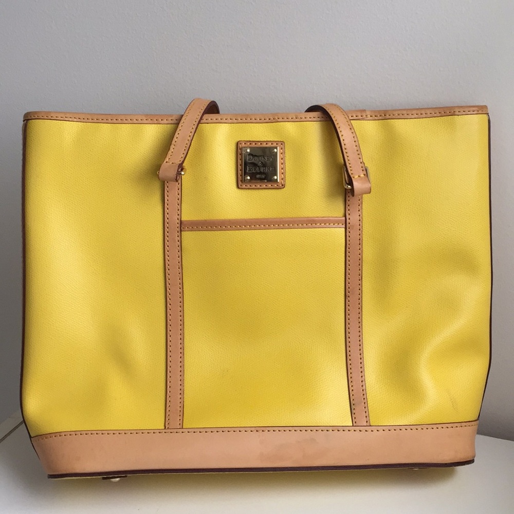 ❤️ SOLD ❤️ Dooney & Bourke Classic Slim Tote.